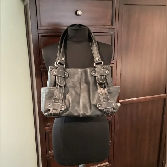 Tignanello Black Leather Women's Shoulder Bag - Picture 2 of 16